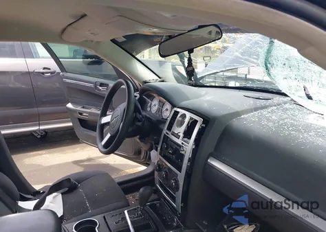 2010 Chrysler 300 Touring z USA, uszkodzony, nr VIN 2C3CA4CD7AH217773